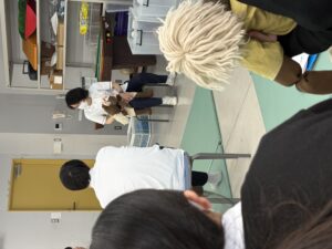 脳性麻痺の子どもの「抱っことポジショニング」を学びました（3年生）