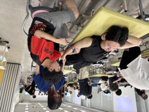 治療の土台を作る！2年生「理学療法評価学演習Ⅱ」に潜入