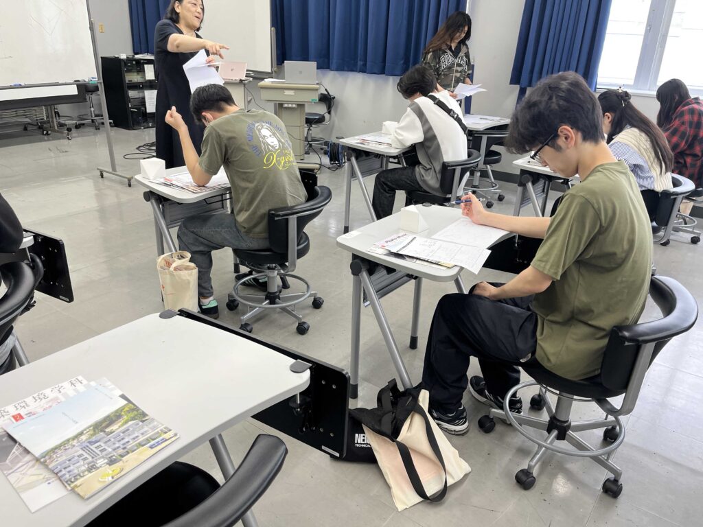 建築デザインで必要なスキル「建築図面から立体をイメージする」模擬講義をオープンキャンパスで開催しました